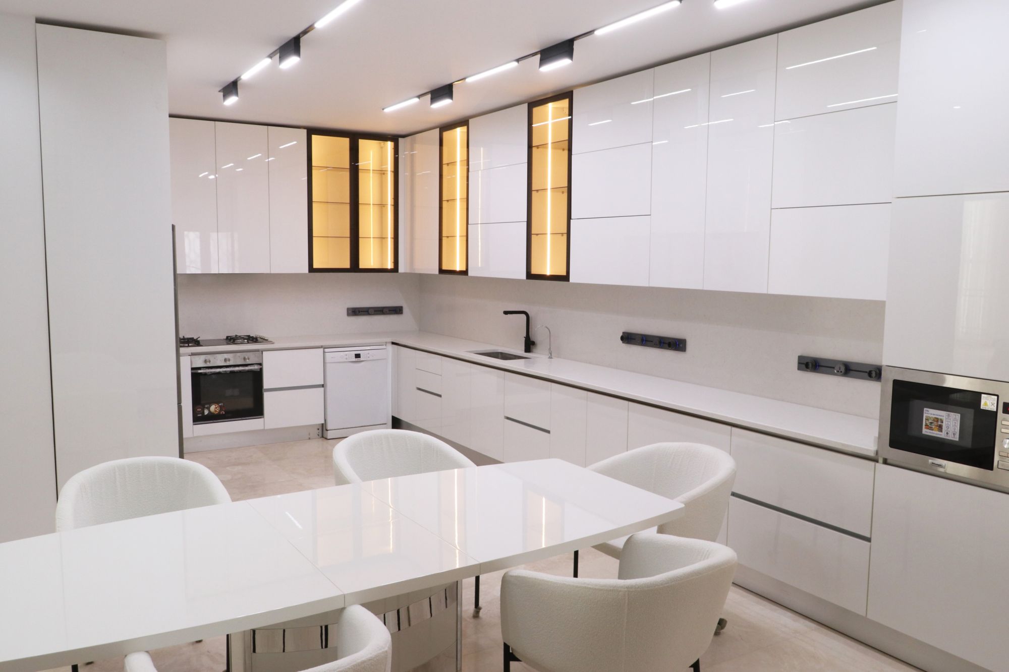 Carrara White Kitchen - A Unique Design That Touches Luxury