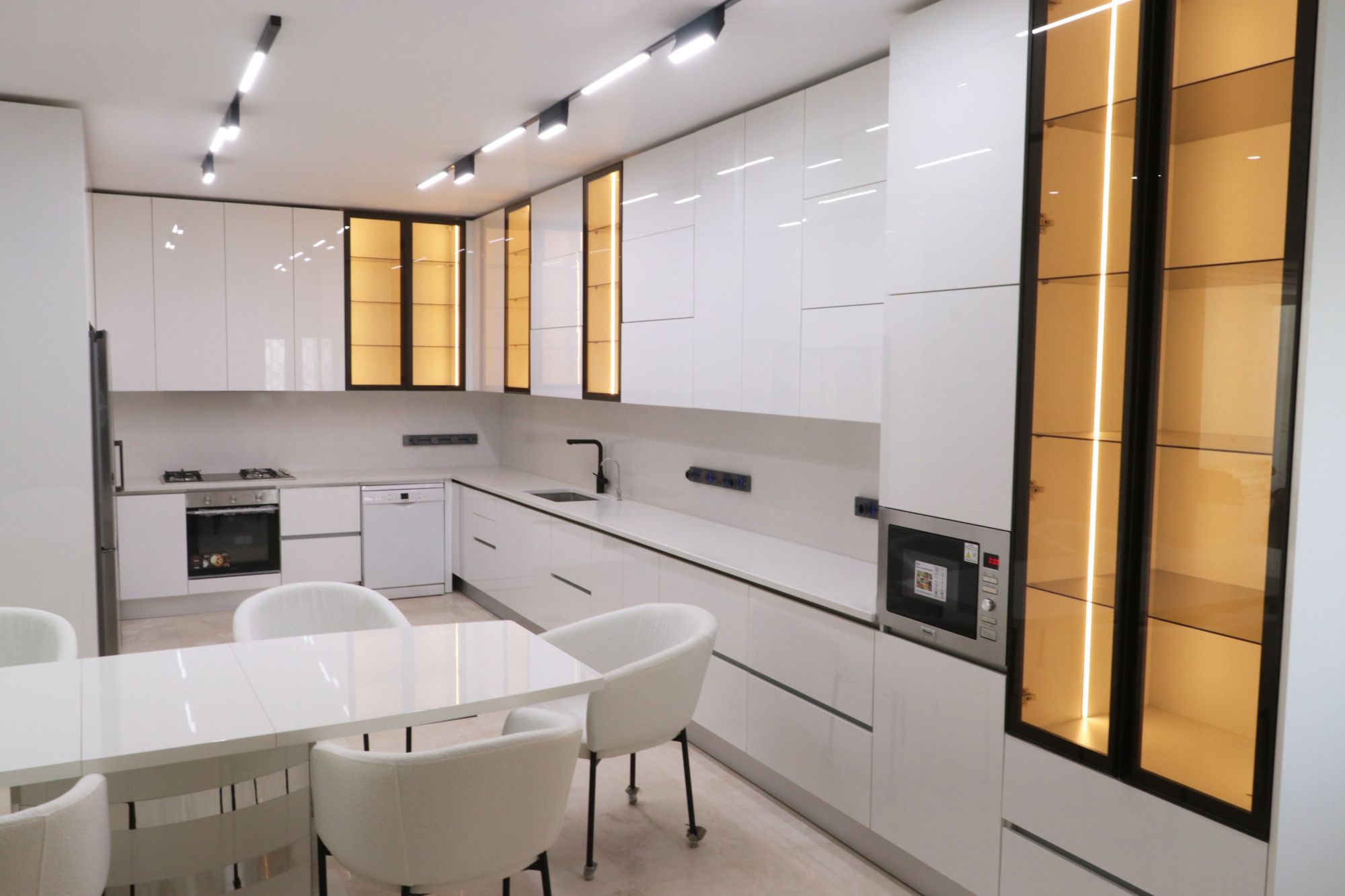 Carrara White Kitchen - A Unique Design That Touches Luxury