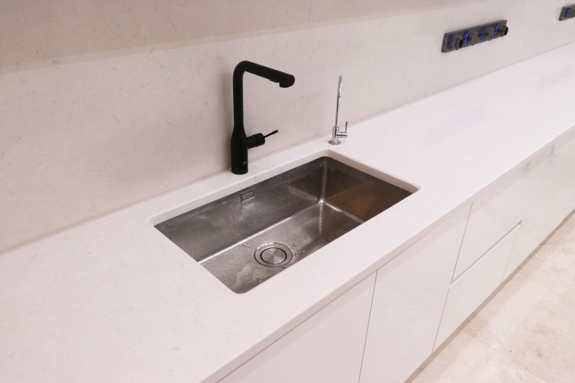 Carrara White Kitchen - A Unique Design That Touches Luxury