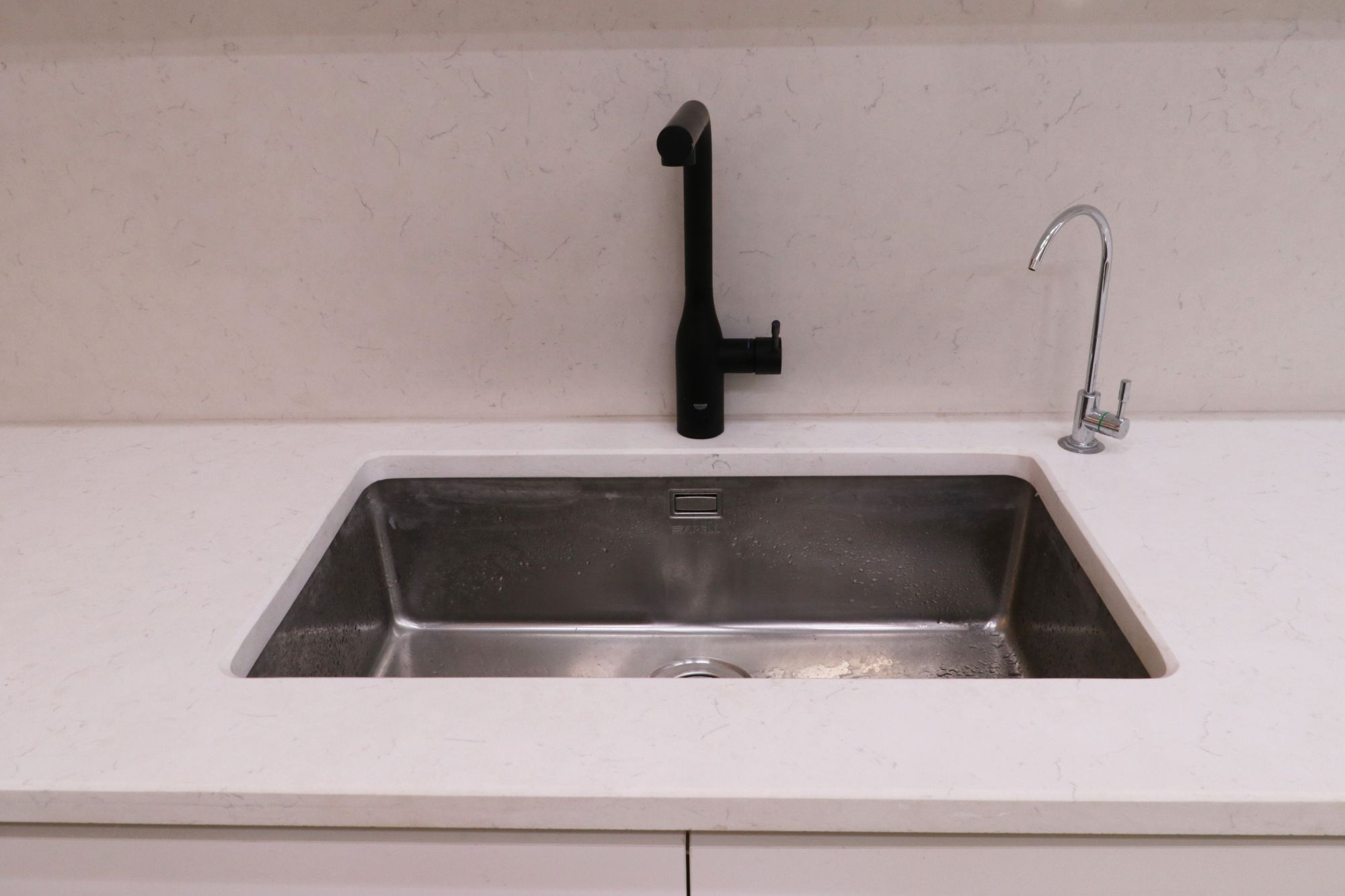 Carrara White Kitchen - A Unique Design That Touches Luxury